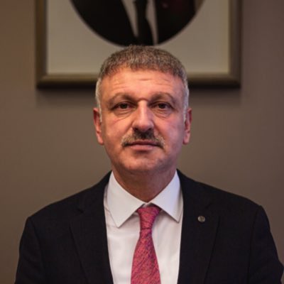 devletsozcusux's tweet photo. Cumhurbaşkanı Başdanışmanı Oktay Saral:

“Dünyadaki bütün hainleri toplayın, Türkiye’deki hainlerin sayısına erişilemez!” https://t.co/wPuik5MdXI