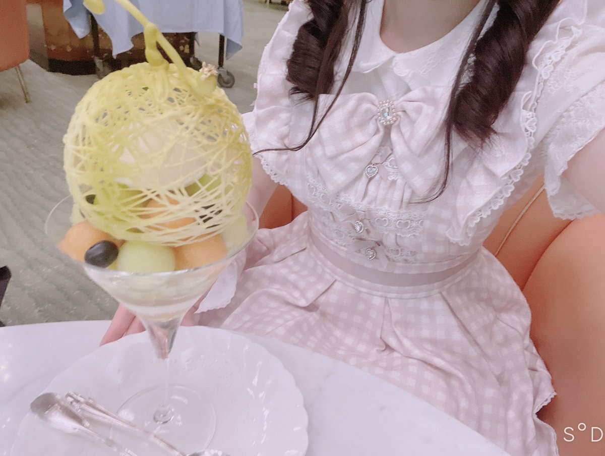 __xllpe's tweet photo. 新しいプリンくんとメロンパフェ食べに行った🍈꙳ ⟡
 #自撮り界隈 https://t.co/xLp1QjbW38
