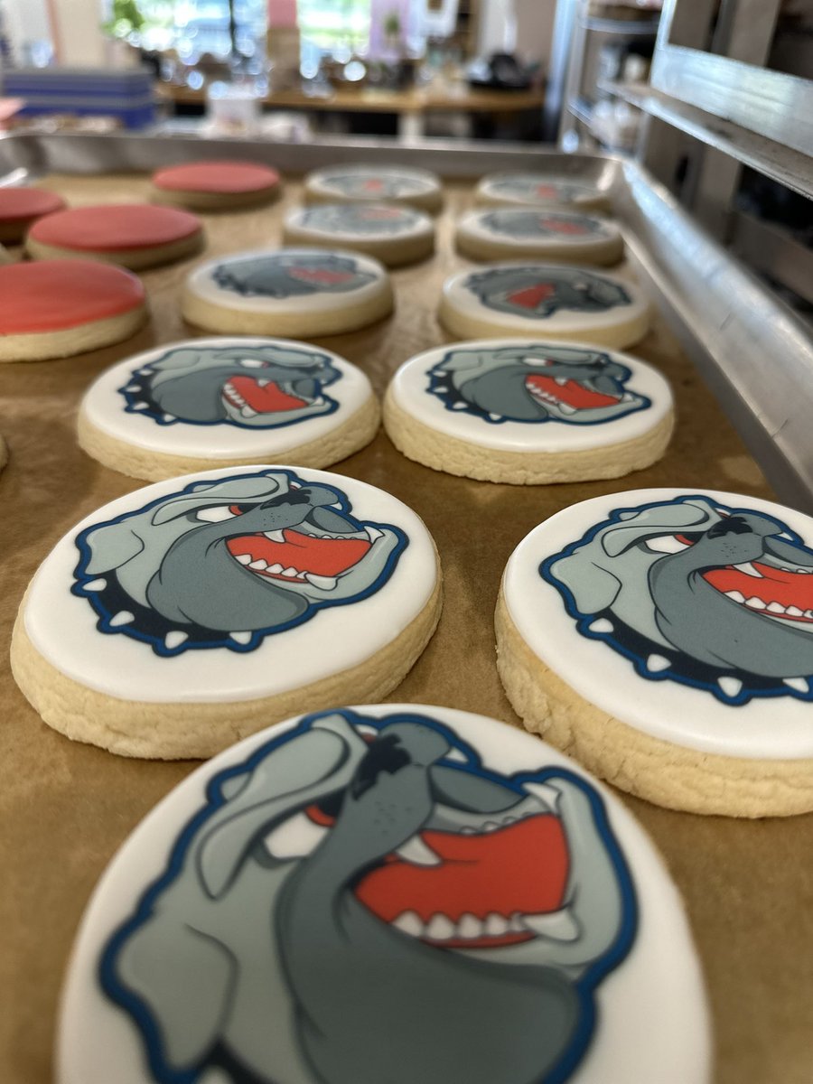 carascookieco's tweet photo. Art by hand or printed images for your next event. 

Custom orders available for pickup/delivery from all Cara’s locations. 

We’d love the opportunity. https://t.co/fdQtIcC90A