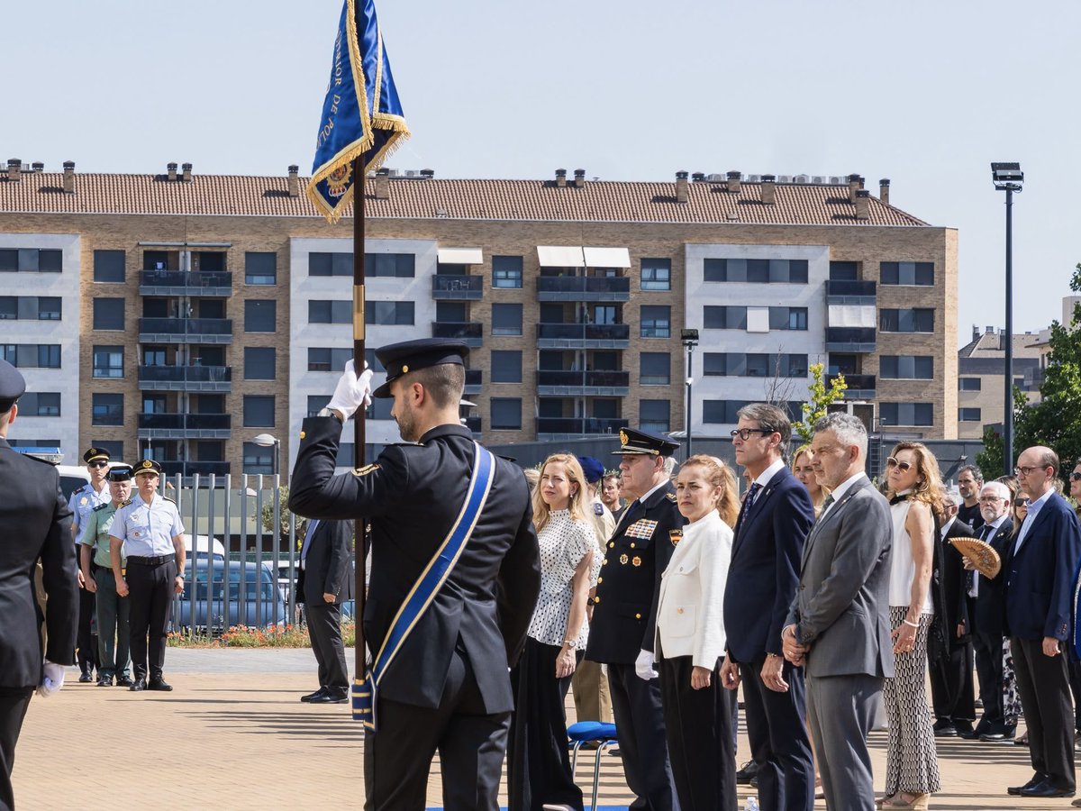 ParlamentoRioja's tweet photo. La presidenta del Parlamento de La Rioja, Marta Fernández Cornago, ha participado en el Acto de conmemoración del Día de las Víctimas del Terrorismo de la Policía Nacional. https://t.co/sdQqzk0n93