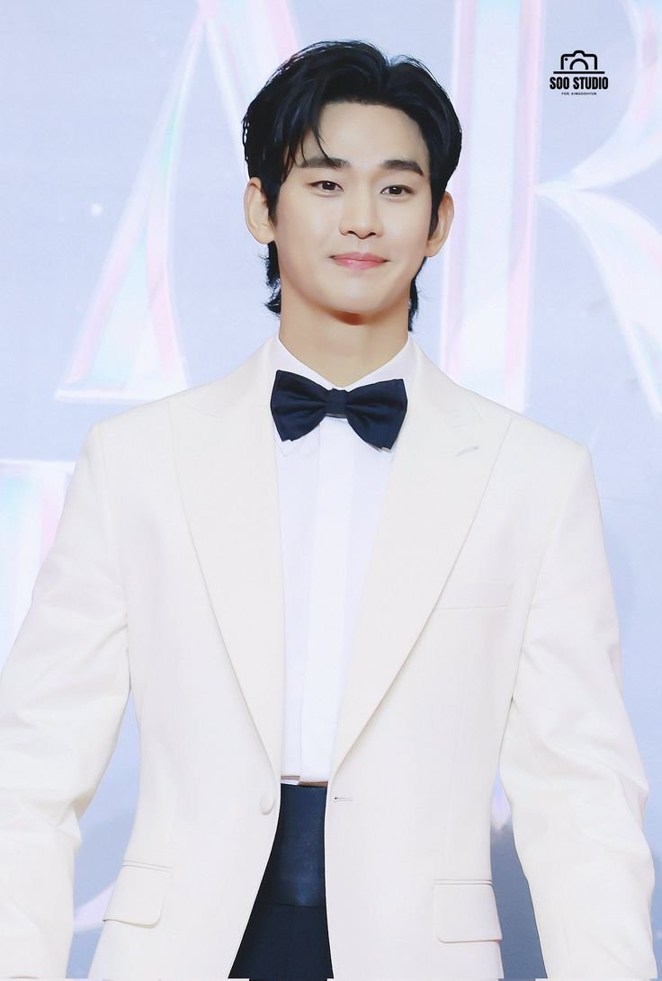 NissyMittch's tweet photo. Not every chapter begins with certainty. Sometimes it begins with hope. And hope is more than enough.

#KimSoohyun
NEW CHAPTER 0714
#ChapterOfSoohyun https://t.co/h0wole0rTM