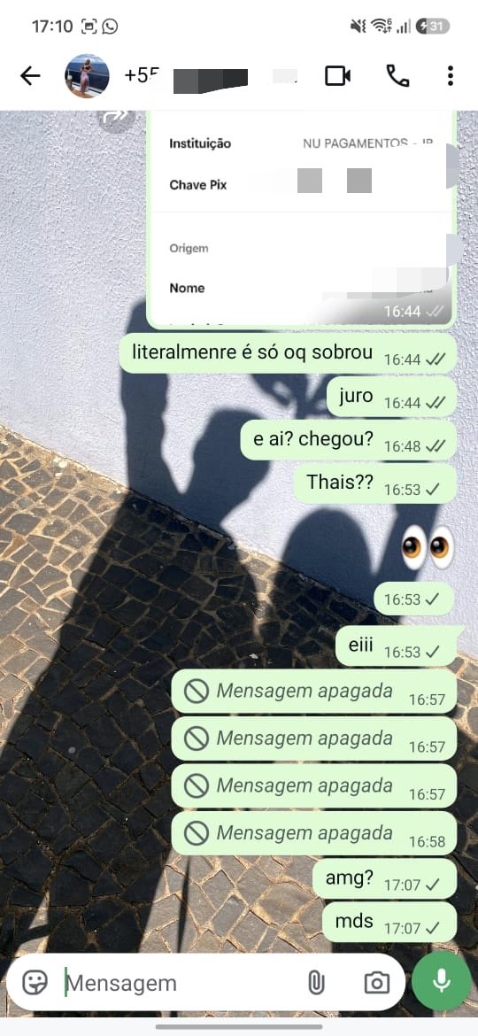 itsjmmoonn's tweet photo. a situação é a seguinte: a menina mandou carteira de motorista, rg e os caralhos a 4 pra minha amiga, e ela confiou e esses prints são de quando ela foi enganada exatamente https://t.co/ohBEAJ7GLe