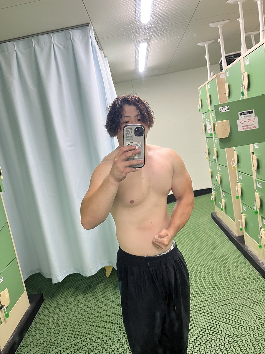 hide_yoshi0214's tweet photo. 胸トレの日

胸もっとデカく強くなりたい🥲

 #筋トレMEMO  #筋肉  #マッチョ …。 #雑魚 https://t.co/qqdLMusb8i