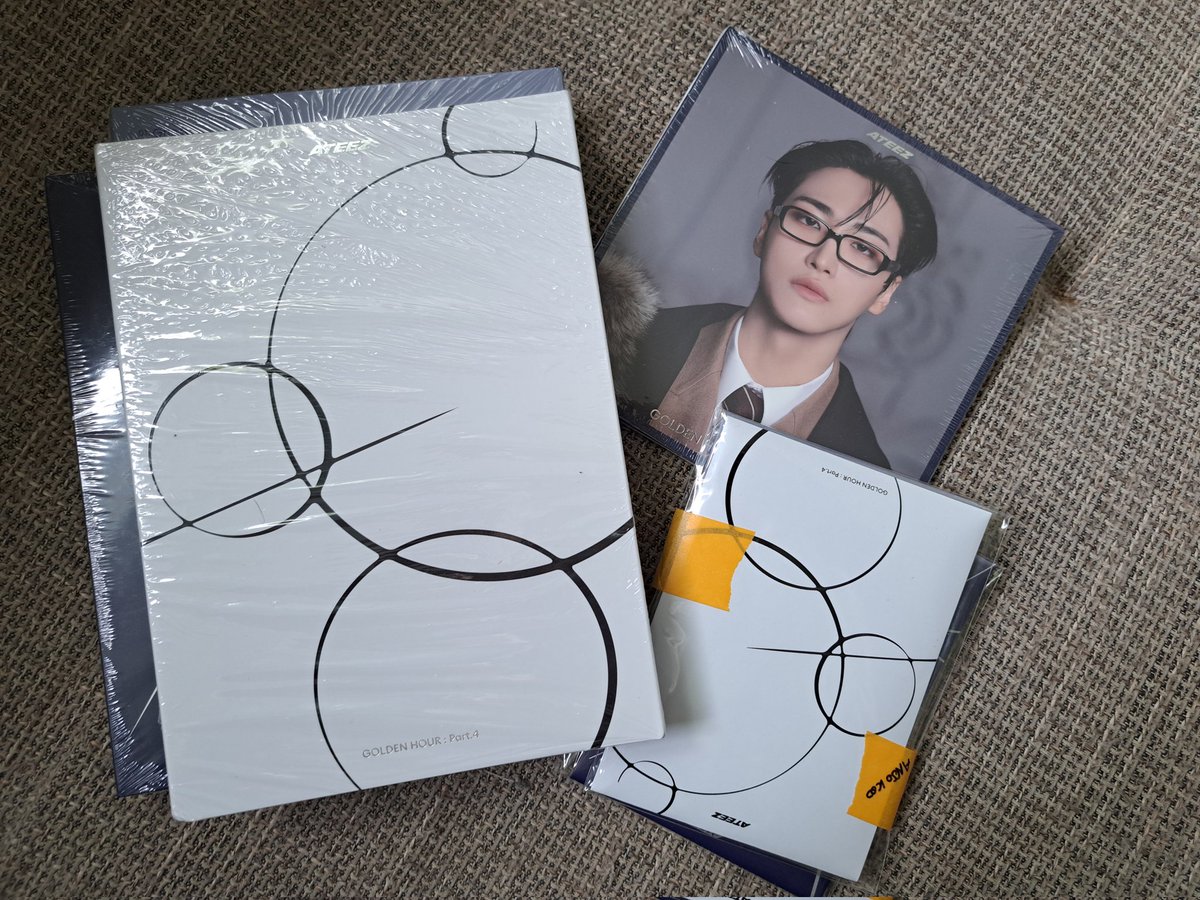 ansokoo's tweet photo. so i finally got my gh pt. 4 albums so has my luck turned or will I continue my historical streak of not pulling a singular seonghwa out of all the albums I buy 

(this streak has been ongoing since fever pt.1. i bought all treasure albums second hand 😂) https://t.co/QCc9xI1olz