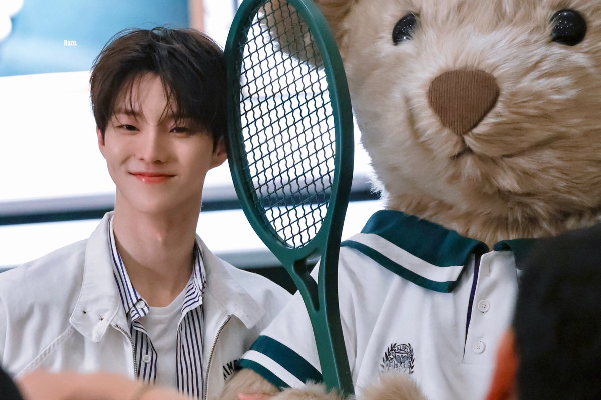 Haze__Q's tweet photo. 260616 큐💚폴로

#THEBOYZ #더보이즈 
#Q #큐 #지창민 #창민 https://t.co/BSxZdh1fZX