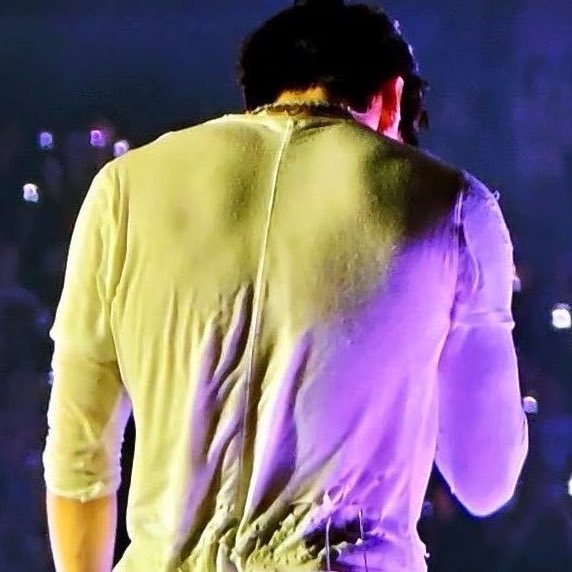 ianadmirer's tweet photo. shirt on                                                     shirt off https://t.co/uNmQkt5ZWH