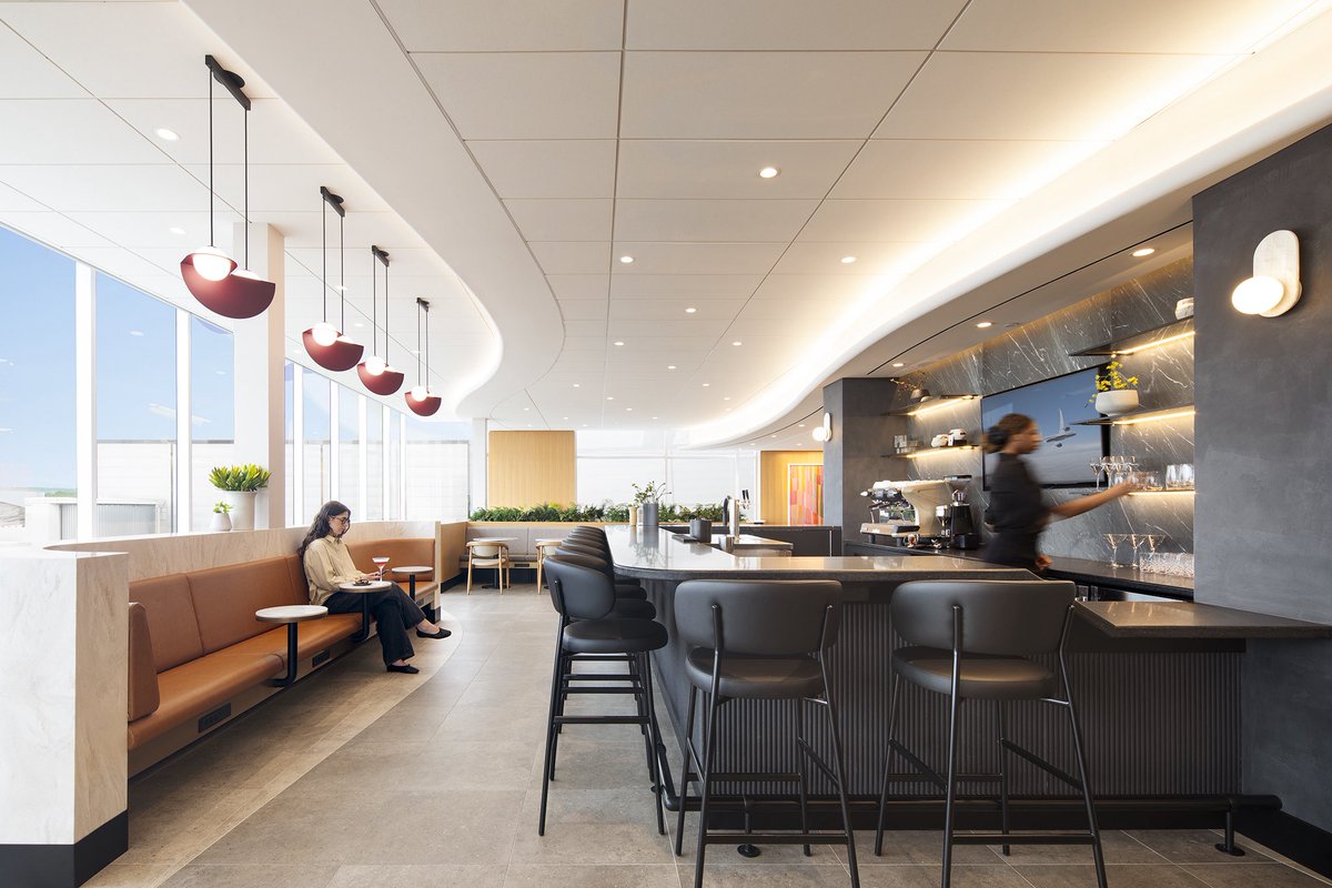 blingSINGH's tweet photo. ✨ Now Open - Air Canada Café at Québec City YQB
🤝 97-seat Café operated in partnership with Plaza Premium
👏 Seventh Air Canada Café in Canada. Two each at YUL, YYZ, YVR https://t.co/nIjnkhOp8A