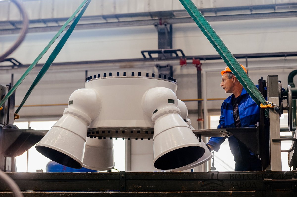 afec7032's tweet photo. Found this photo of the main nozzle section of Orel's launch escape tower (RBAS), from July 2024

Original post also said that other sections like the attitude control motor and insertion motor, manufactured in 2022-2023, successfully completed the full testing cycle. https://t.co/ALLrQjiKOB