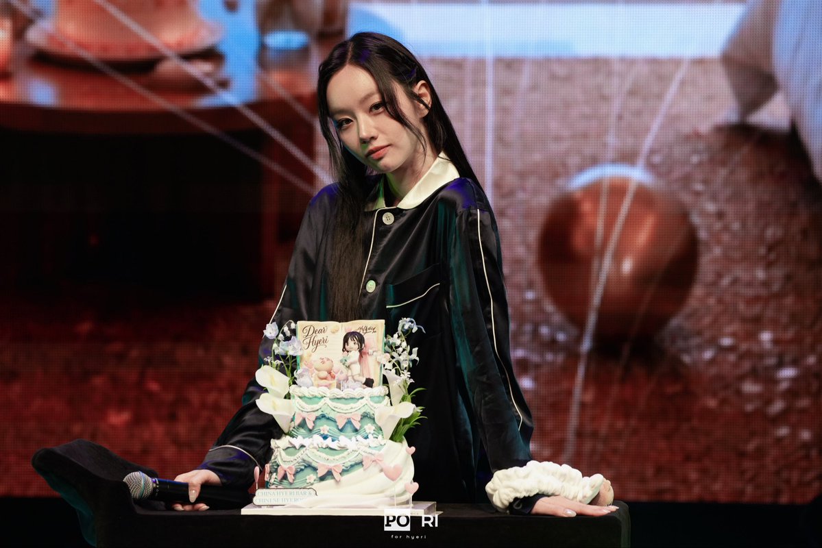 HYERI_POPO's tweet photo. 🫶 🫶
𝟐𝟔𝟎𝟔𝟏𝟑 𝐧𝐢𝐠𝐡𝐭 𝐒𝐞𝐨𝐮𝐥 𝐅𝐌 𝐇𝐘𝐄𝐑𝐈𝐃𝐄
@hyeriherihey 
#HYERI #혜리 #이혜리 #팬미팅 https://t.co/BjB3NbBMuE