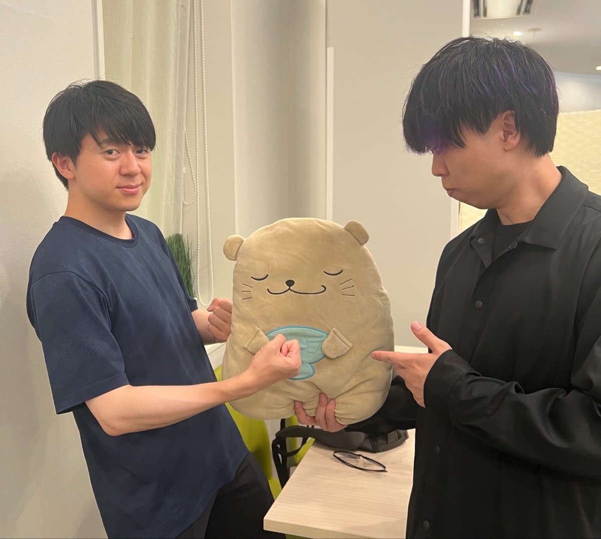 mucchi6262's tweet photo. YCSJ前日に撮っていただいた、
たすまぐに挟まれるﾑﾁです🦦✨

…どう見ても腹パンされてるﾑﾁ🦦😭 https://t.co/inekpORTnV