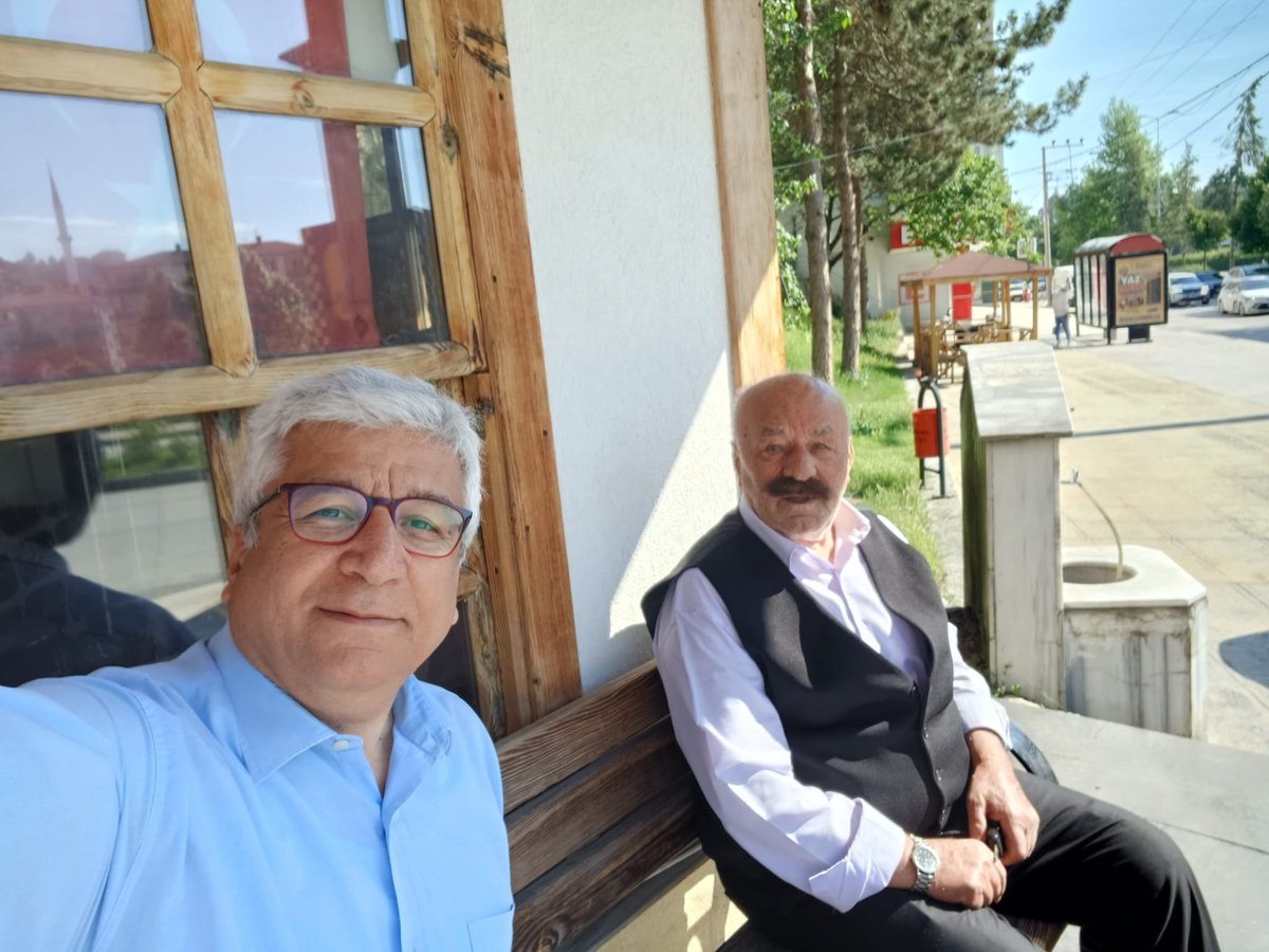 hakankubali's tweet photo. Niyazi Samancı, Kastamonu Eski Sigorta Hastanesi Taksi  durağının tek taksi şoförü. 23 yıllık kaptan olan Niyazi Bey ağbiyle sohbet ettik. https://t.co/MYxRrwzoIR