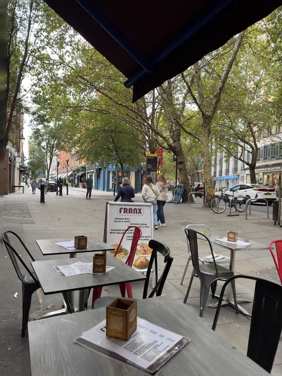 doreen90c8's tweet photo. A quiet corner, a coffee, and a cloudy London afternoon. ☕️🍃
Sometimes the best plans are no plans at all. https://t.co/K959meXBZ3