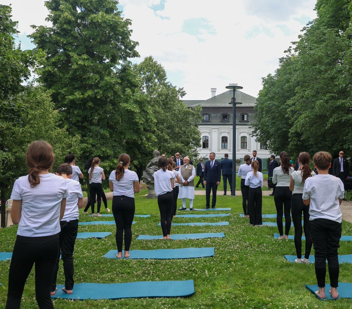 mpprataprao's tweet photo. It was a proud moment as Hon’ble Prime Minister Shri @narendramodi Ji and Slovakian President Shri @PellegriniP_ Ji witnessed a beautiful Yoga demonstration by schoolchildren in Slovakia. As the countdown to International Yoga Day 2026 accelerates, seeing the global youth embrace this timeless practice perfectly highlights this year's theme, “Yoga for Healthy Ageing”. Under the visionary leadership of Hon’ble Prime Minister Shri Narendra Modi Ji, Yoga continues to transcend borders, bringing people together in the shared pursuit of health, happiness, and lifelong wellness.
@PMOIndia @moayush @PIB_India @PIBAYUSH
@secymoayush @vaidyakotecha
@mdniy @PIBMumbai @CCRAS_MoAyush
​#PrimeMinisterShri #YogaForHealthyAgeing #IDY2026 #IndiaSlovakia #GlobalYoga #Yoga365 #MinistryOfAyush