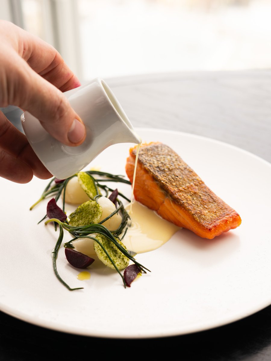 TheShardLondon's tweet photo. Celebrate Father's Day at @aquashard this Sunday 🍻

All dads dining on 21st June will receive a complimentary beer with their meal when purchasing a main course, including set menus.

https://t.co/IMY8h459Cp

#TheShard #AquaShard #FathersDay https://t.co/dWTqai5Axm