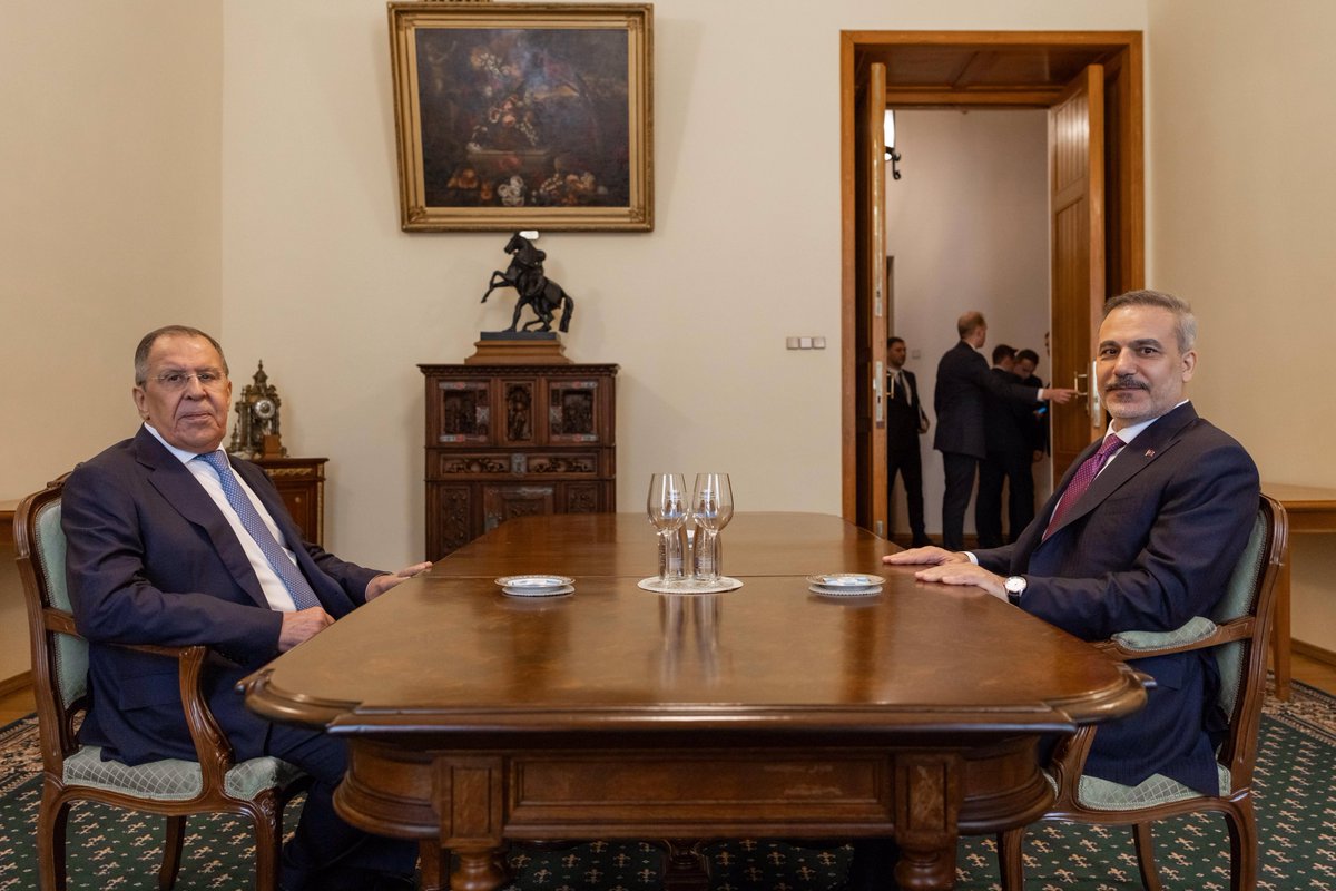 MFATurkiye's tweet photo. Minister of Foreign Affairs @HakanFidan met with Sergey Lavrov, Minister of Foreign Affairs of the Russian Federation, in Moscow. https://t.co/DO2BCqhjpz