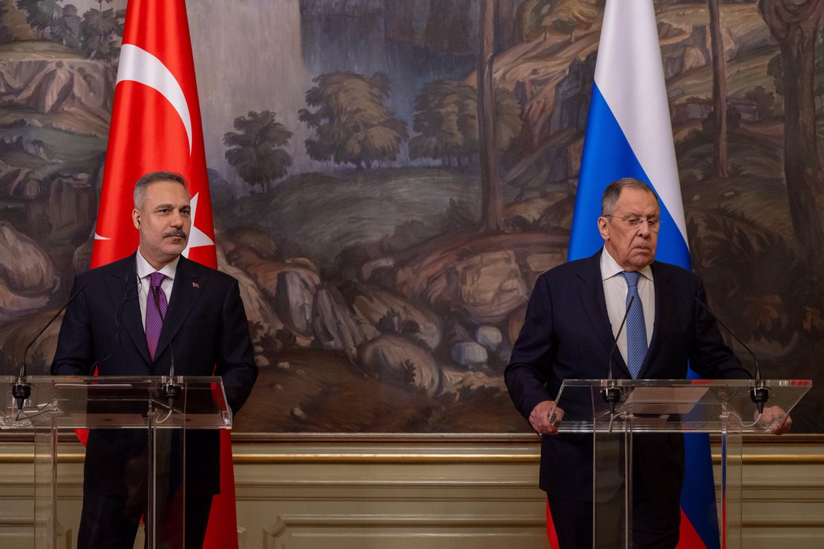 MFATurkiye's tweet photo. Minister of Foreign Affairs @HakanFidan met with Sergey Lavrov, Minister of Foreign Affairs of the Russian Federation, in Moscow. https://t.co/DO2BCqhjpz