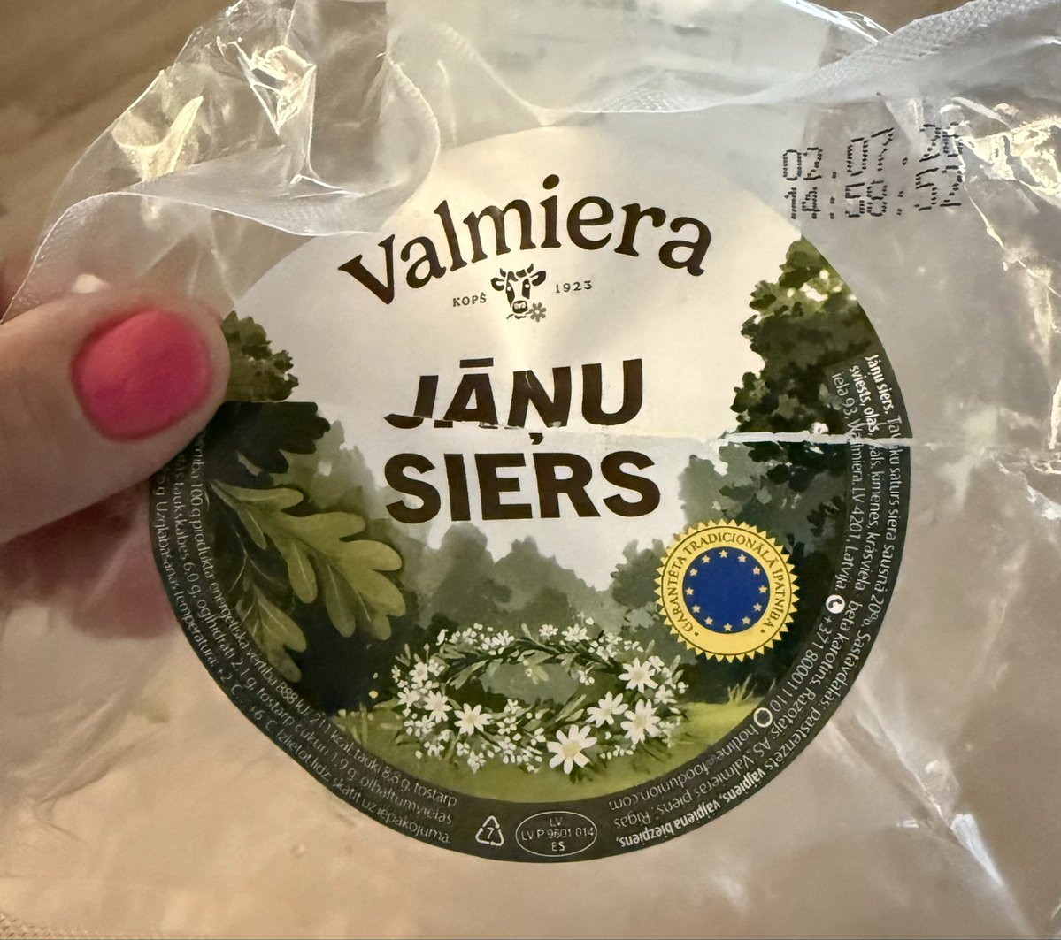 citalaura's tweet photo. Var jau sākt taisīt ikgadējo sarakstu: sliktākais Jāņu siers. Pirmais un absolūts ne favorīts. https://t.co/bB8dwgVTWA