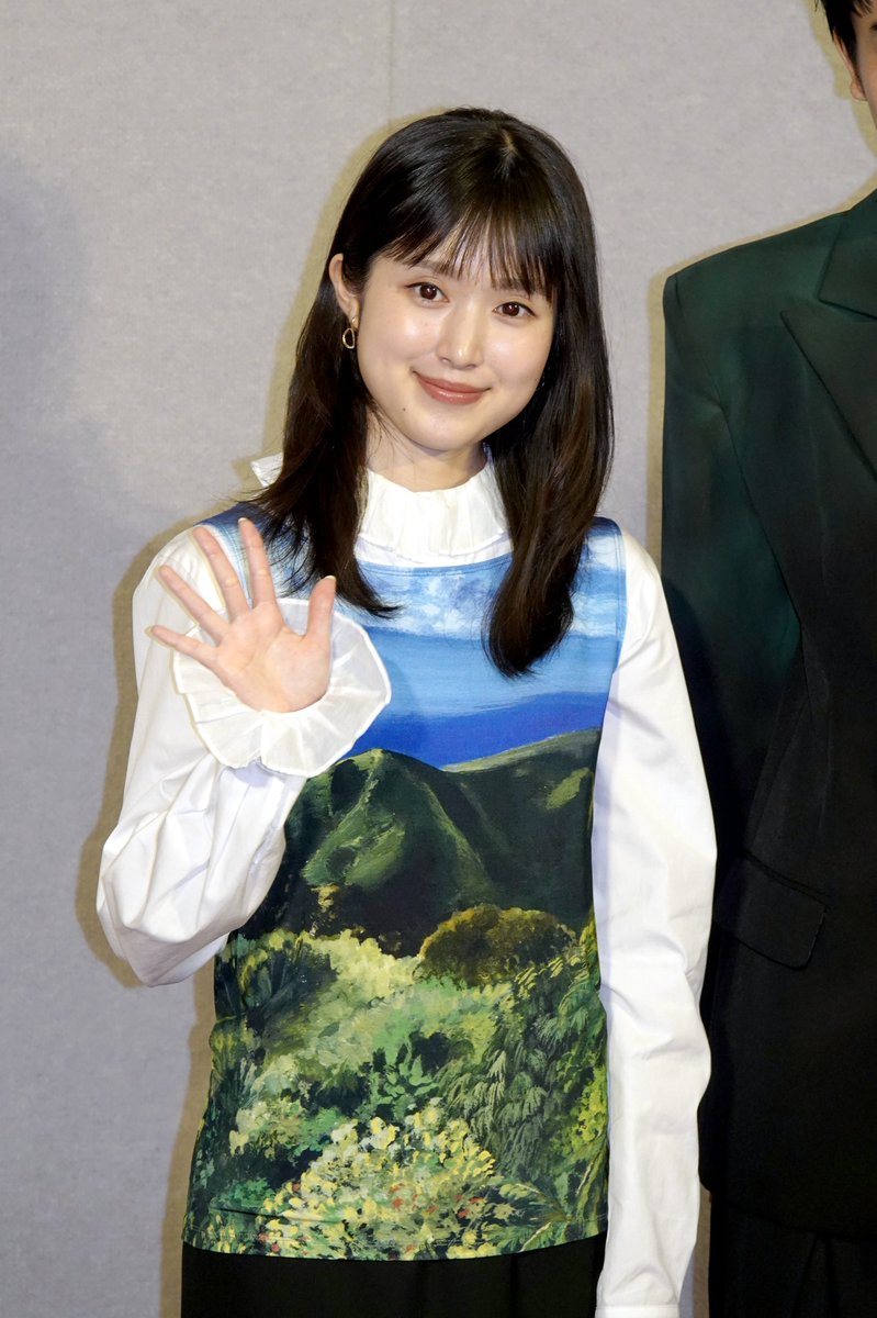 TohoEnt's tweet photo. 【#福本莉子】 
＼イベントレポート🎤／
ドラマ「勿忘草の咲く町で～安曇野診療記～」
取材会に登壇しました‼️

🔗詳しくはこちら▼
https://t.co/nTSzDcJJ8H https://t.co/jB3OZxVhzZ