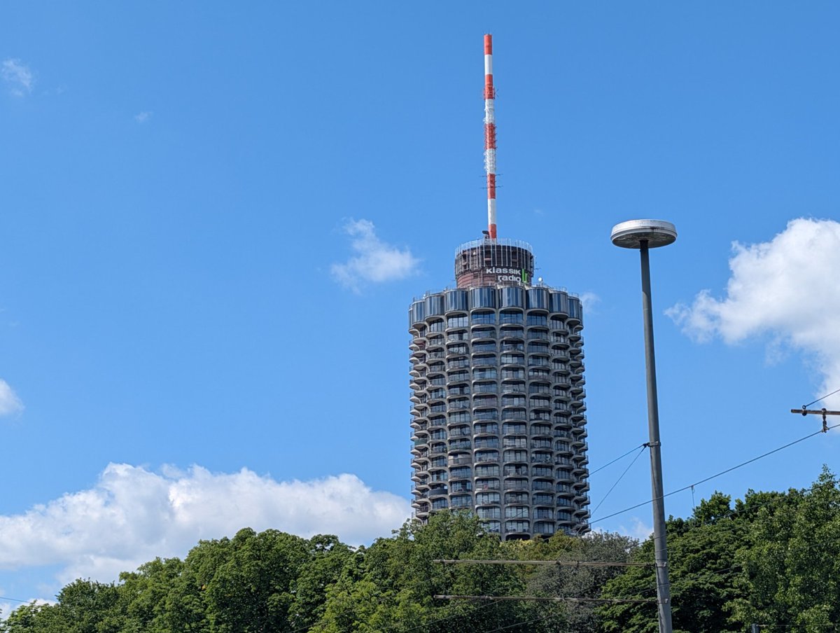 Shiruc0's tweet photo. Mein gestriger Ausflug durch Augsburg ๐๏ธ.
bin nur kaputt vom Laufen ๐โโ๏ธ๐
.
Und freue mich auf Teil 2 ๐.
Wieder die Stadt zu besuchen ๐คฉ.
Was wรคre eure Stadt wo ihr gerne erkundigen wollen wรผrdet?
#Augsburg #Vtuberin #gervtuber https://t.co/fIjELUwh5b