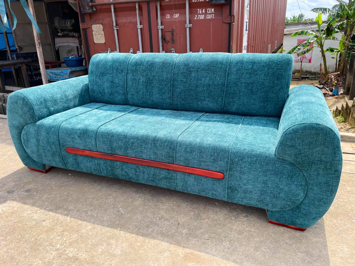 mmeuble26's tweet photo. Le salon change complètement quand le canapé est bien choisi 😊

Canapé disponible à 180.000 Fcfa
Commandez dm ou 
📞: 655098166 (WhatsApp)

📍Douala (livraison et expédition)

Rt 🙏🏽 https://t.co/zHrxFvjvIm