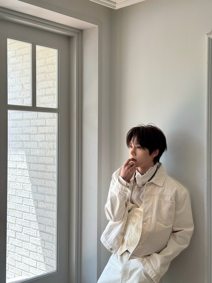 Fan_Matthew_FR's tweet photo. 16.06.26 | INSTAGRAM 

#SEOKMATTHEW apparaît dans des photos postées sur le compte instagram du groupe !

"𝐊𝐍𝐈𝐆𝐇𝐓 ✩˚｡⋆"

(1/5)

#ZEROBASEONE       #ZB1       #제로베이스원        #MATTHEW #석매튜 @ZB1_official https://t.co/pu5xsSc00O