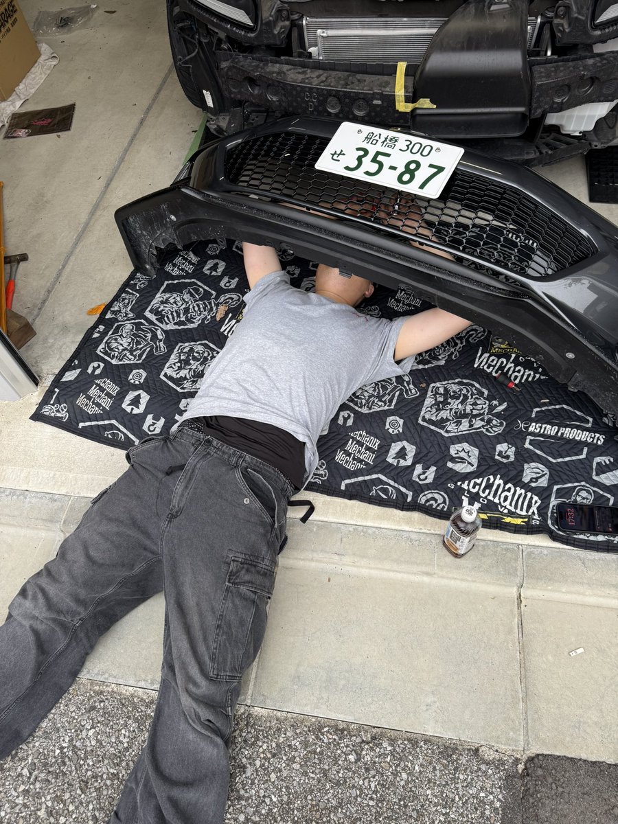 AMATU602's tweet photo. 車の下整備してる https://t.co/vZzlTAd5Ue