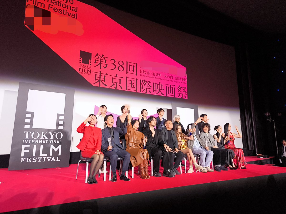 yoshi_shimamura's tweet photo. 【第38回東京国際映画祭およびTIFFCOM 受賞者の皆様へのお祝い】

【第38回東京国際映画祭（TIFF）】、ならびに併設コンテンツマーケット【TIFFCOM】におきまして、各賞を受賞された皆様に心よりお祝い申し上げます✨

東京国際映画祭のコンペティション部門をはじめとする各部門において、国境や文化を越えて観客の心を打つ素晴らしい作品を生み出された監督、キャスト、スタッフの皆様の情熱とプロフェッショナリズムに、深く敬意を表します。

多様な視点と豊かな表現力に溢れた作品群は、映画業界全体にとって大きな希望です。

また、【TIFFCOM】におけるピッチングやプロジェクト・アワードを受賞された皆様、誠におめでとうございます✨

国際共同製作を推進する立場として、新たな企画が国境を越えたパートナーシップを得て、これから世界へ羽ばたいていくプロセスを大変頼もしく、また楽しみでもあります。

クリエイティブとビジネスが交差するこの東京の地で、素晴らしい成果を残されたすべての関係者の皆様の、今後のさらなるご活躍を心より祈念しています😄