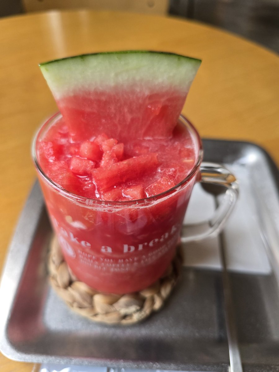 FAbdAEMXRG9TZ7d's tweet photo. 悠太くんと
スイカジュース🍉
#yuta
#スイカ
#DOUBLETONE https://t.co/ivG8XljE7g