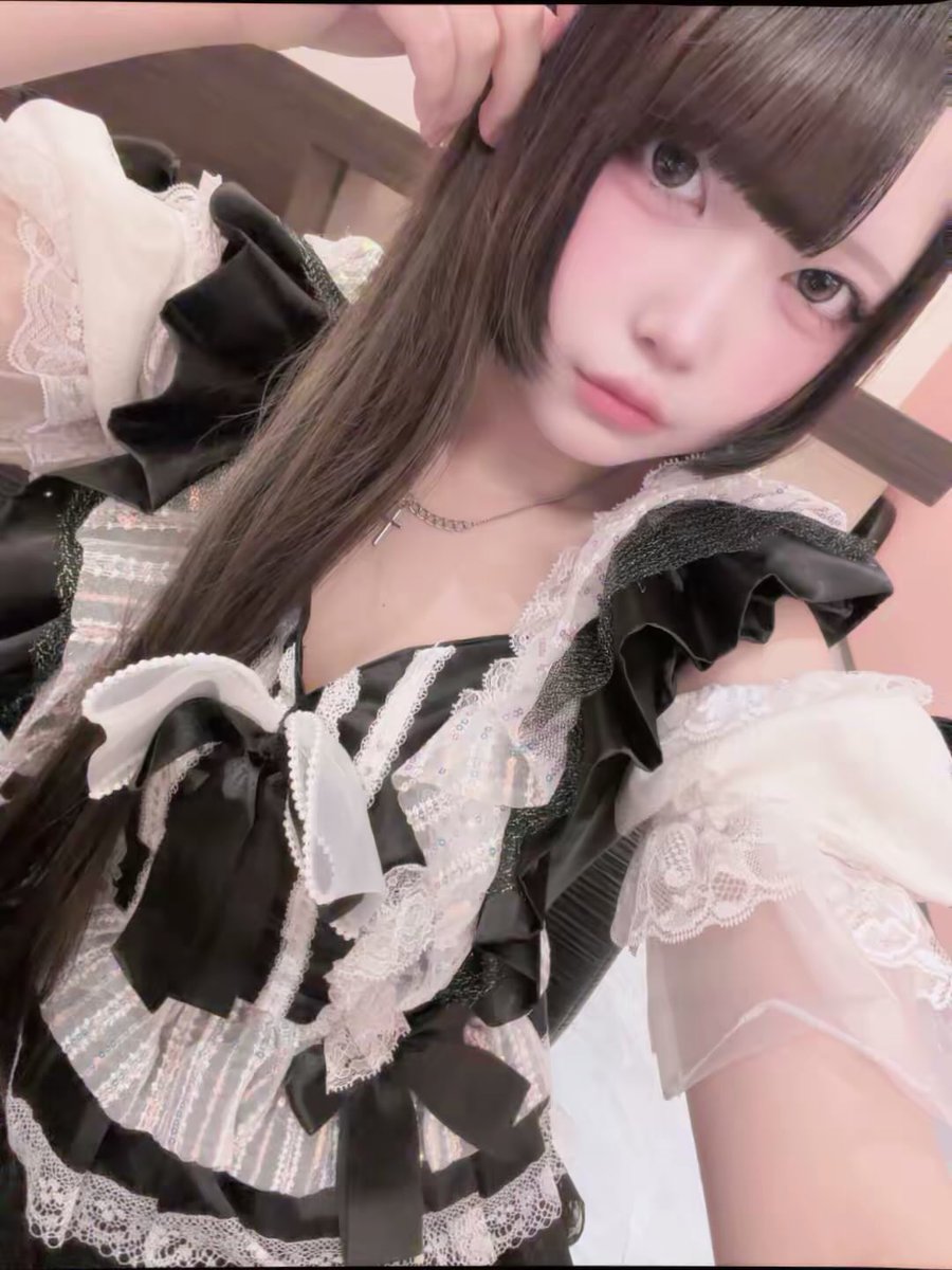しおん tweet media