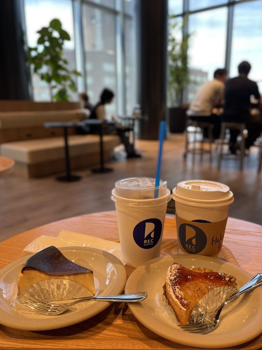 jujuko1205's tweet photo. レックコーヒーでお茶してきました☕️🍰
グァテマラのコーヒーをチョイス☝🏻フルーティで美味しかった🎶
チーズケーキも洋梨のタルトもウマウマ😋で大満足だったから0キロカロリー🙆🏻‍♀️笑笑 https://t.co/AnLhVB4u1p