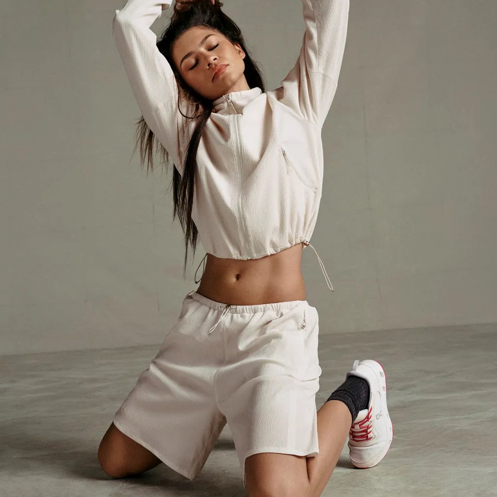AAAi0y's tweet photo. Yum Zendaya looks really tasty 😋 https://t.co/tDr8T3zol7
