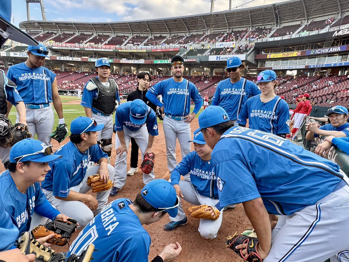 FightersPR's tweet photo. 本日の声出しは吉田賢吾選手！
「交流戦の優勝をかけた試合です。他球場の勝敗は関係なく、自分たちの野球で勝ちましょう！」

#ドミれ
#lovefighters https://t.co/nsS5qM9Cx4