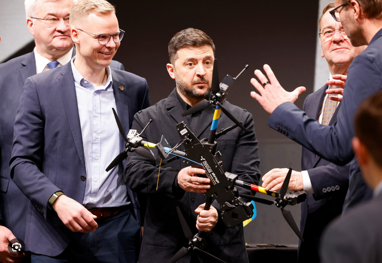 froggy_strike's tweet photo. 🏭June and July should be #productive months for Ukraine.🇺🇦
"Political progress in our #cooperation, particularly in the Drone Deals  format, new support for Ukraine—above all,  support for air #defense and our long-range capabilities,” Zelenskyy  noted.💈

#DroneDeals
@uatvnews https://t.co/BPU6fDHWcB