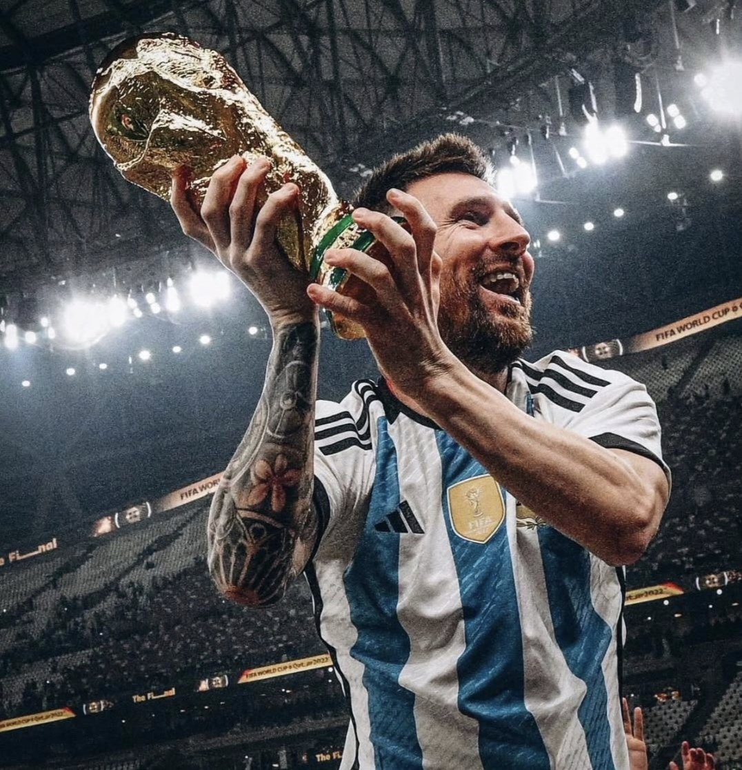 Trfootballx's tweet photo. 🚨🗣️ Diego Simeone on his belief in Messi:

“After Argentina lost to Saudi Arabia, I bet two million euros on Argentina to win the World Cup, I had no doubt that the best player in history would not let us down, and so it was.” https://t.co/C8oHLWDE5h