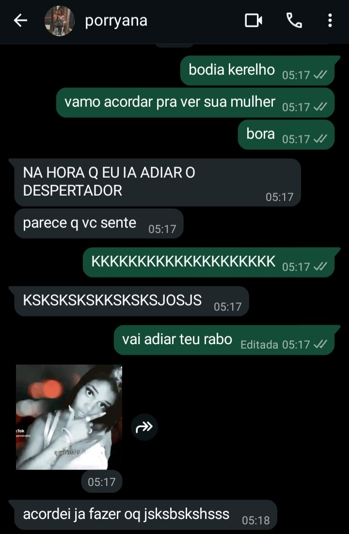 vjuliag's tweet photo. eu e poly combinamos de chegar mais cedo so pra ver a mulher dela antes do trabalho, a bonita KKKKKKKKKKKKKKKKKKKK https://t.co/AEOwjqsrLY