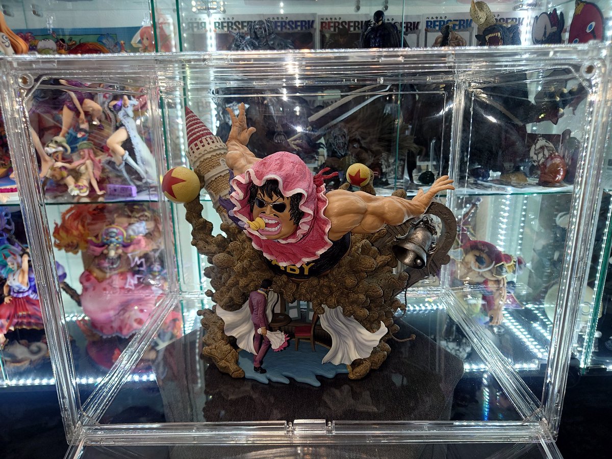 masaruns0919's tweet photo. B賞 セニョールピンク　ハードボイルドver.
キモいのにカッコイイ🤩💕
ガラスケースに飾るのが怖いくらいの重量😱
なので単体飾りで！アクリルケースに入って良かったー🤣
＃岩倉圭二
＃フィギュアを愛でる部 https://t.co/iB573Q2CBh