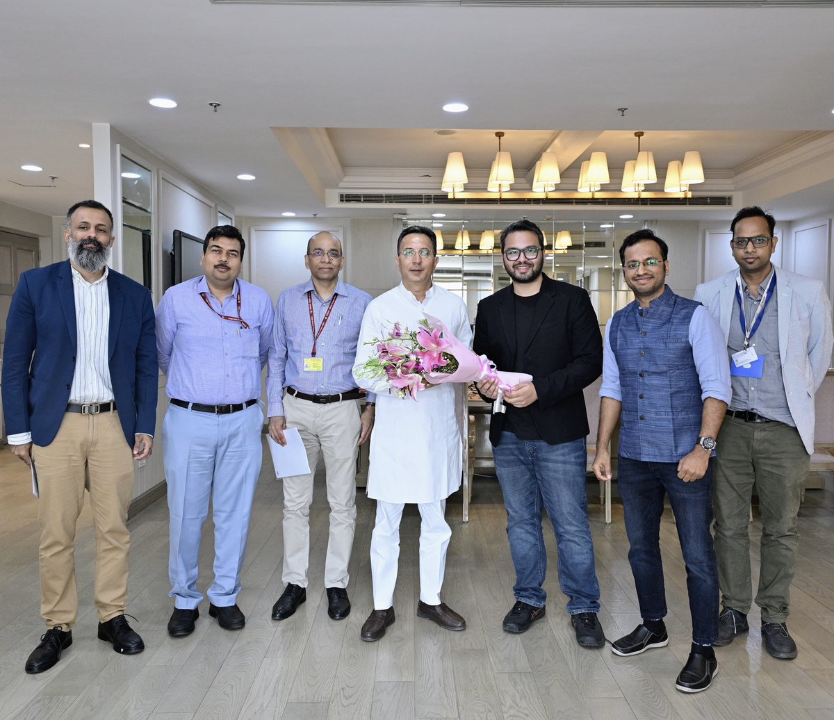 JitinPrasada's tweet photo. वाणिज्य भवन में @PocketFM_App के CEO श्री @RohanNayak2 जी एवं सह-संस्थापक उत्पाद, तकनीक और AI श्री @prateek1190 जी के साथ उनकी लीडरशिप टीम से मुलाक़ात में भारत के डिजिटल क्रिएटर इकोसिस्टम, AI-संचालित इनोवेशन, और घरेलू स्टार्टअप्स को आत्मनिर्भर भारत के तहत आगे बढ़ाने की दिशा में सार्थक चर्चा हुई।

ऐसे innovative भारतीय स्टार्टअप्स जो टेक्नोलॉजी और रचनात्मकता का संगम कर वैश्विक स्तर पर भारत का नाम रोशन कर रहे हैं, उनसे संवाद हमेशा सुखद होता है। 

आपने भारत में ऑडियो स्टोरीटेलिंग को एक नई पहचान दी है। शुभकामनाएं! 🇮🇳 @GoI_MeitY 
@OfficialINDIAai 
 @startupindia
#AatmanirbharBharat