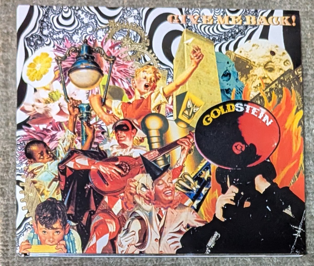 110TDC's tweet photo. Now playing→GOLDSTEIN/GIVE ME BACK!

来月の企画に出ていただくので曲を知らなきゃねってことでTOO NICE RECORDSより通販で購入。あんま詳しくないけど激情ポストHC？って感じですかね？ ライブの熱量が凄そうです。来月、東京/横浜でライブあるので宜しければ遊びに来てください🙏

#GIVEMEBACK https://t.co/f1tAVH8zwt