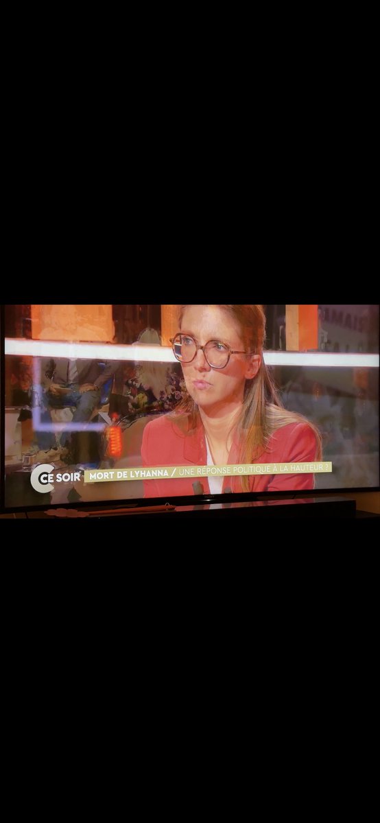 PatChampagnac's tweet photo. Non Karim Rissouli, plus jamais Ça, même si tu restes un de mes journalistes préférés ... mais non , inviter hier soir la ministre Aurore Bergé dans Ccesoir sans la mettre en cause alors que depuis 2017 elle est aux côtés d'Emmanuel Macron qui est le grand responsable dans l'effondrement de la justice de notre pays. Responsable et coupable, au regard notamment des 270 milliards d'euros de subventions publiques ( l'argent de nos impôts ) versées chaque année par l'État, sans aucun contrôle , sans aucune traçabilité, sans aucune contrepartie,  aux entreprises  et multinationales aux profits déjà mirobolants . C'est plus de vingt-sept fois le budget de la justice ! 27 fois , Karim ! Aurore Bergé a cautionné cette politique et tu l'as laissé e dérouler ses éléments de langage pour sa énième opération d'enfumage. Incompréhension et colère ont été ce soir là les deux sentiments partagés par les téléspectateurs qui t'ont regardé sur France 5 et qui ont eu la nette impression que cette ministre avait été envoyée sur le plateau de CCesoir pour une opération commanditée par l'Élysée  afin de désamorcer la colère des Français qui ne cesse de monter. Opération commando qui s'est finalement retournée contre la malfaisante tant la ficelle était grosse. Mais qui a jeté le discrédit sur l'émission.
#Csesoir 
#Journalisme