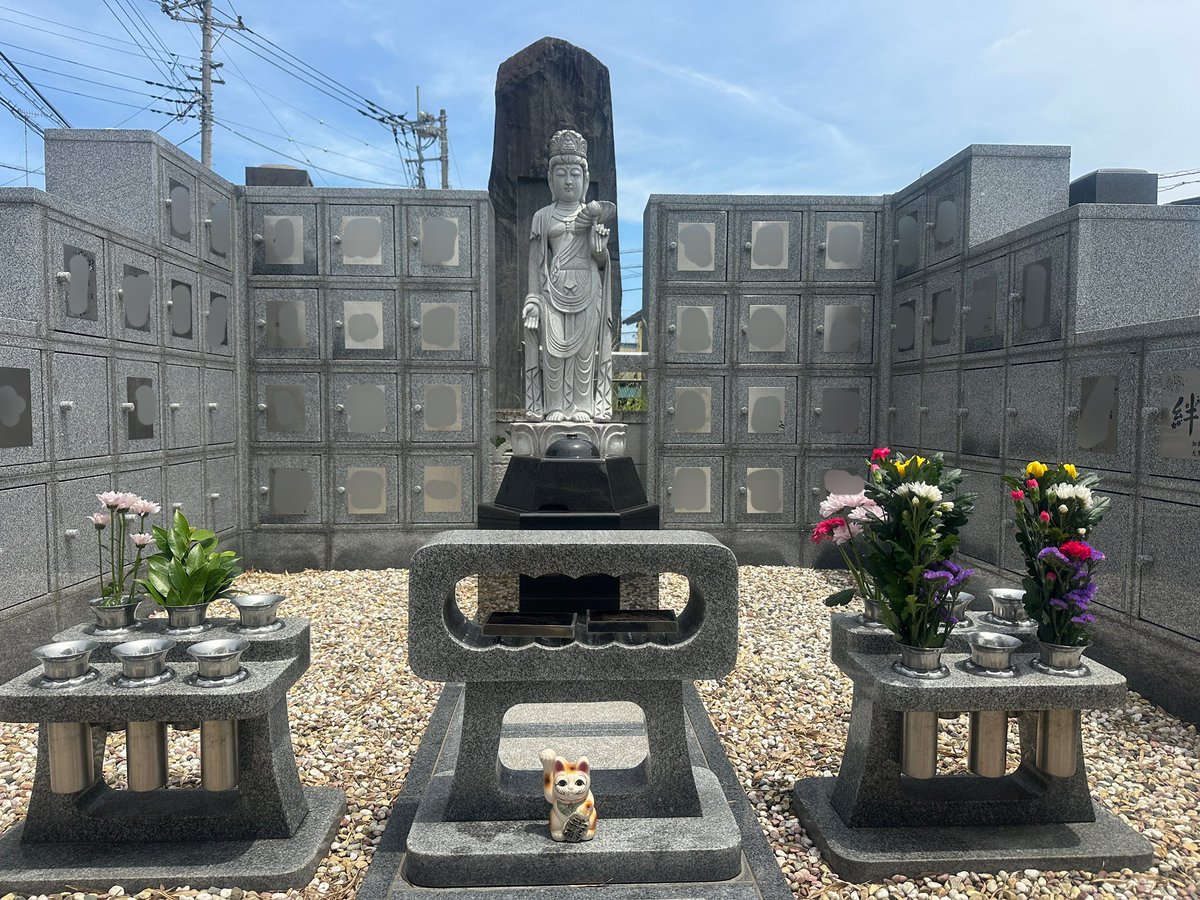 chan93540699's tweet photo. 蓮光寺・新座市
熱中ですがテントを設置し、納骨をいたしました。
梅雨に入ったばかりですが、お盆の前にお参りのきている方もいました。
https://t.co/XJhXwII2nY
➿0120-148-085
お気軽にお問い合わせください
#のうこつぼ　#蓮光寺  #お盆　#お墓　#新座市 https://t.co/JezkQaaNJ7
