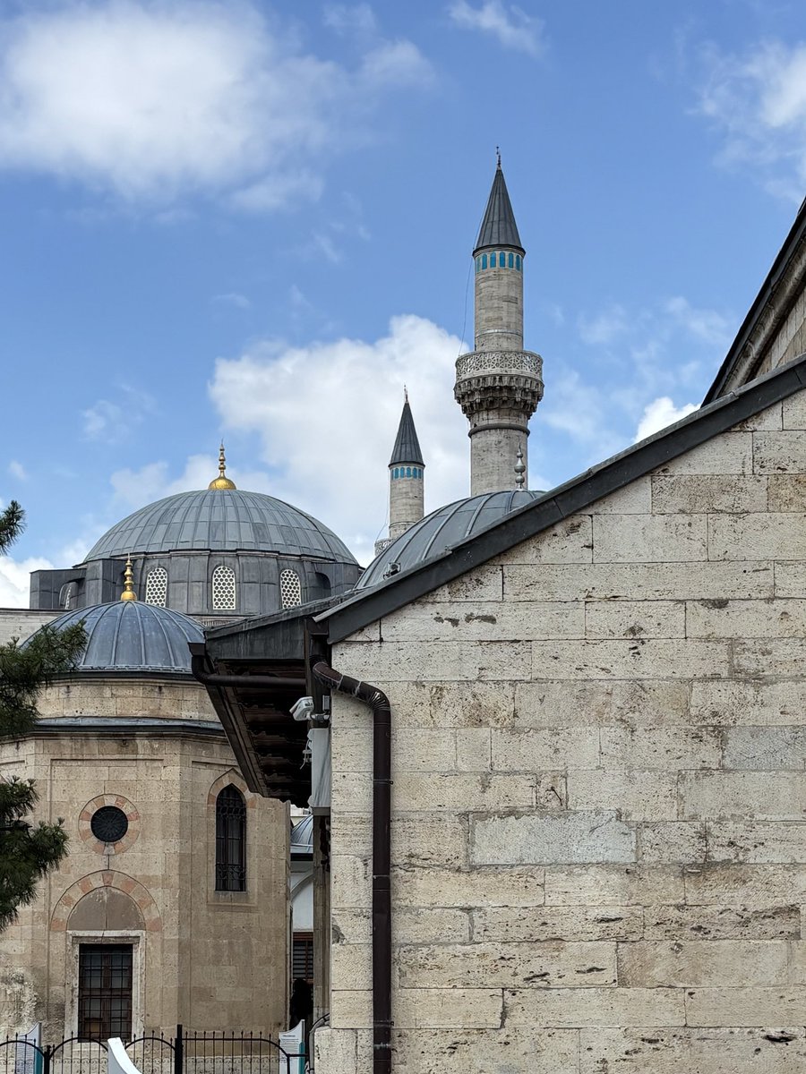 nedesinkader's tweet photo. Konya’yı izliyorum elimde lattem.. https://t.co/Pk5k4GRSj6