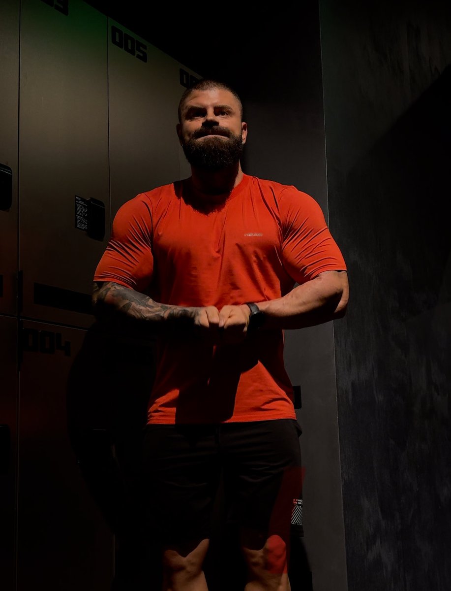 XtreamLeonard's tweet photo. "Legends aren't created by opinions. They're created by power, discipline and results." 🧩🧠💪🏼 #master #findom #alphamale #beard #muscle https://t.co/lDn5H0EccQ