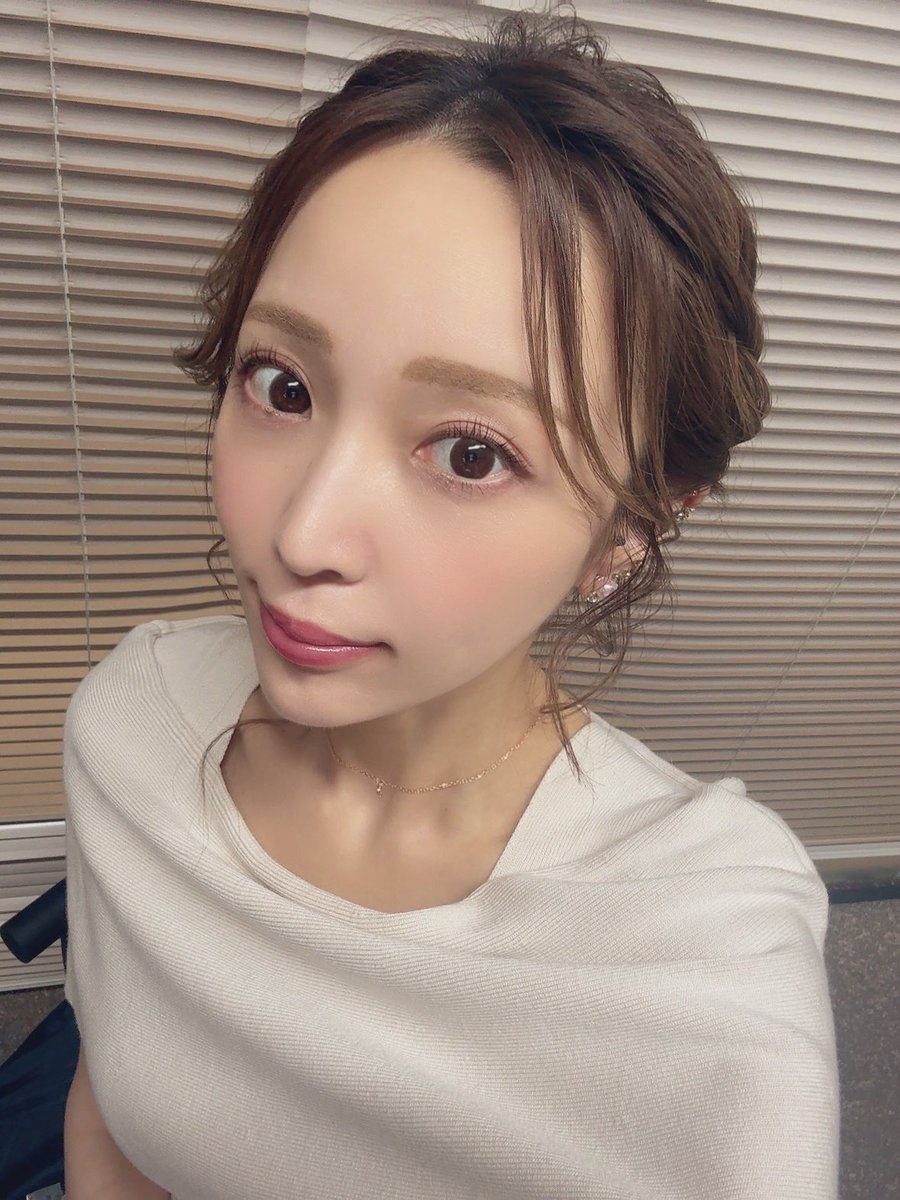 fairrin's tweet photo. リップつけると、また雰囲気変わるね〜。

また、告知します😊 https://t.co/wGGHITVrON