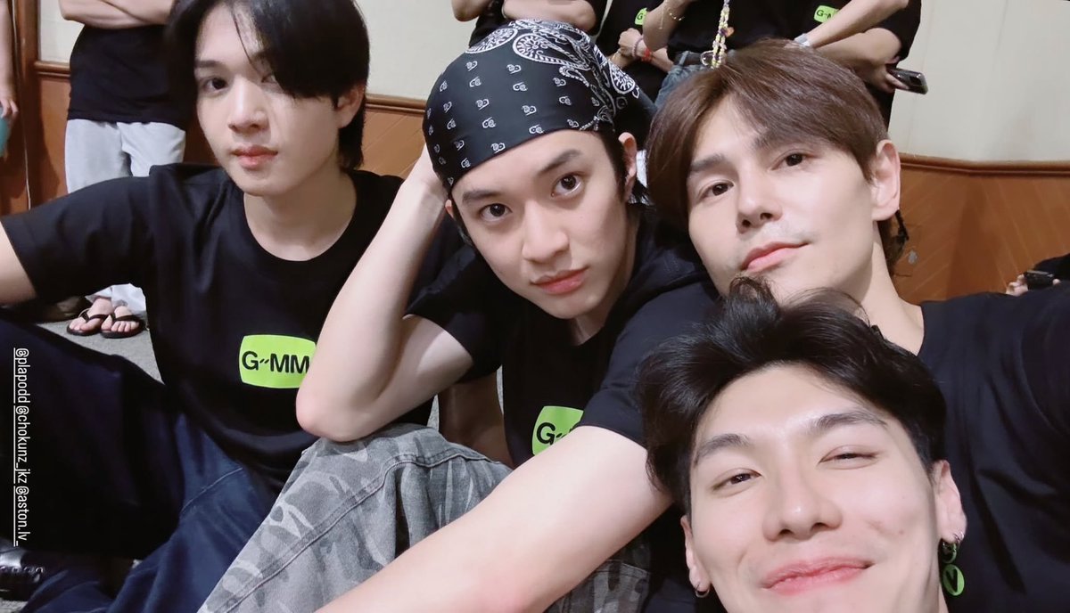 cloudonblue's tweet photo. yeayy 17th spring gang 🥺🤏🏻
#17thspring https://t.co/6baT9RM9pd