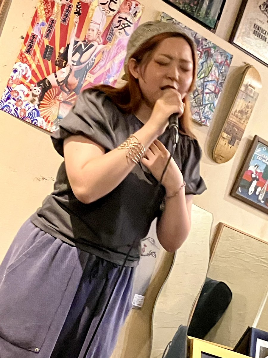 macchan1127's tweet photo. 一昨日のライブ振り返り
mintady&amp;マミコ(PERRIERTO)@心斎橋Barナユリラ
地味にたでぃちゃんの企画皆勤くらい来てる気がする😂『悲しみジョニー』めっちゃむずいのに綺麗に歌ってた😆マミコちゃんがベースを弾くレアなシーン見れたしゲストのリニスタくんかっこいい✨ https://t.co/azX0fV3E5d