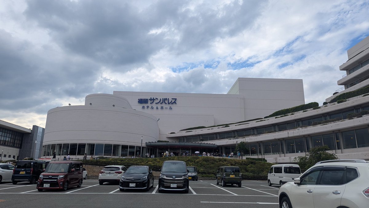 masamitsu_ayaka's tweet photo. 福岡サンパレスに来ている（突然の生存報告）
#ポルノグラフィティ
#水ツアー https://t.co/bAXd3SR1Ky
