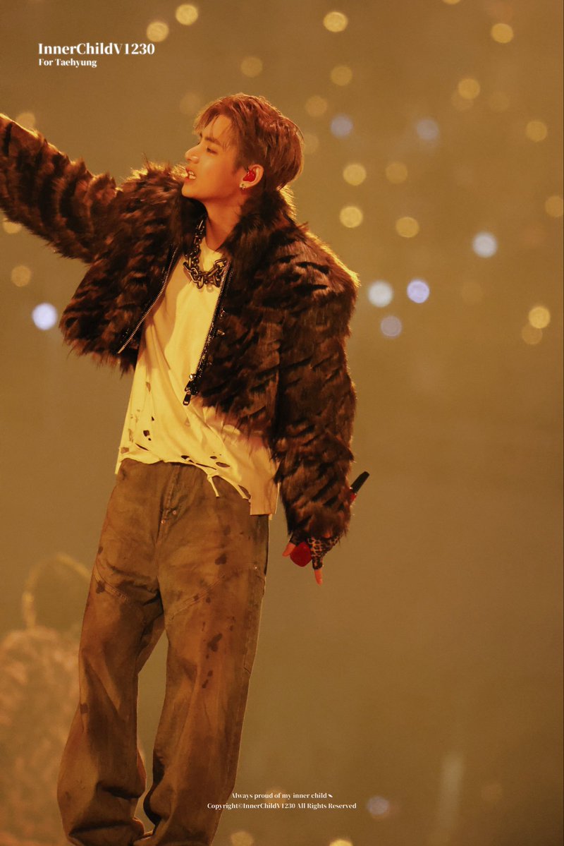 InnerChild_tete's tweet photo. 260613 🤎

#태형 #TAEHYUNG #V #THV
#방탄소년단뷔 #BTS #BTSV #BTS_WORLDTOUR_ARIRANG https://t.co/2zVKlmZn3x