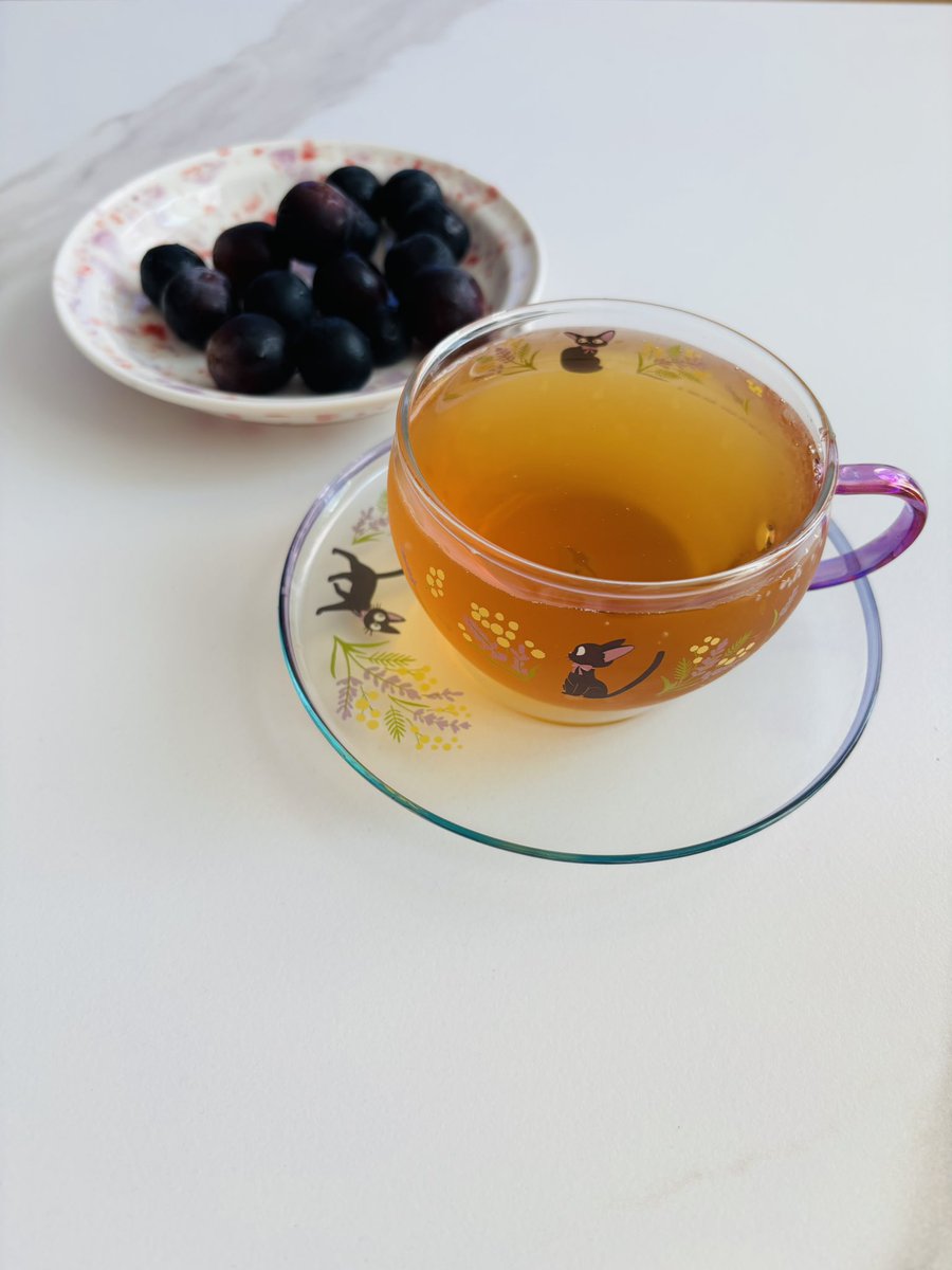 Hey_Yum__'s tweet photo. 아 오늘 리치홍차 냉침차 마셨어요 포도랑🍇 https://t.co/HCJ3pvpe5p