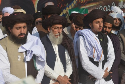 learningdot_'s tweet photo. @Sapphire_Aylin Punjabi are more in relgion than Pashtuns in religion

Punjab is a diverse and populated land; many other communities live there 

Problem with Pashtun is that they prefer their jirga their tribe leader and never want to learn anything new  and explore see educated pashtun famliy https://t.co/ByhtOQuUaN