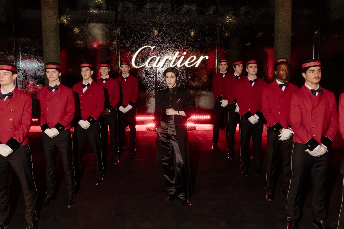 Hello_asian's tweet photo. รวมโมเมนต์สำคัญของ พีพี กฤษฏ์ คาเทียร์แบรนด์แอมบาสเดอร์ 

PP KRIT X CARTIER IN MELBOURNE
#Cartier #CartierThailand
#CartierxPPKRIT 
#CartierExhibitionxPPKRIT

ร่วมด้วย Elizabeth Debicki นักแสดงสาวเจ้าของรางวัล Emmy จากบทเจ้าหญิงไดอานาในซีรีส์ The Crown, Sarah Snook (@sarah_snook) นักแสดงชื่อดังจากซีรีส์ Sucession และ Leila George (@leilageorge) ที่มาเฉลิมฉลองการเปิดนิทรรศการ The Melbourne Winter Masterpieces®: CARTIER exhibition สร้างสรรค์ขึ้นโดย Victoria & Albert Museum (@vamuseum) ร่วมกับ National Gallery of Victoria (@ngvmelbourne) และ @cartier ก่อนปิดท้ายด้วยกาล่าดินเนอร์สุดเอ็กซ์คลูซีฟ พร้อมการแสดงพิเศษจาก Stephen Sanchez (@stephensanchezofficial)